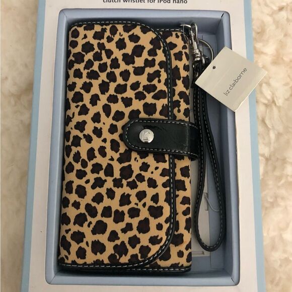 Liz Claiborne Leopard Wristlet IPod Nano Case - Picture 4 of 6